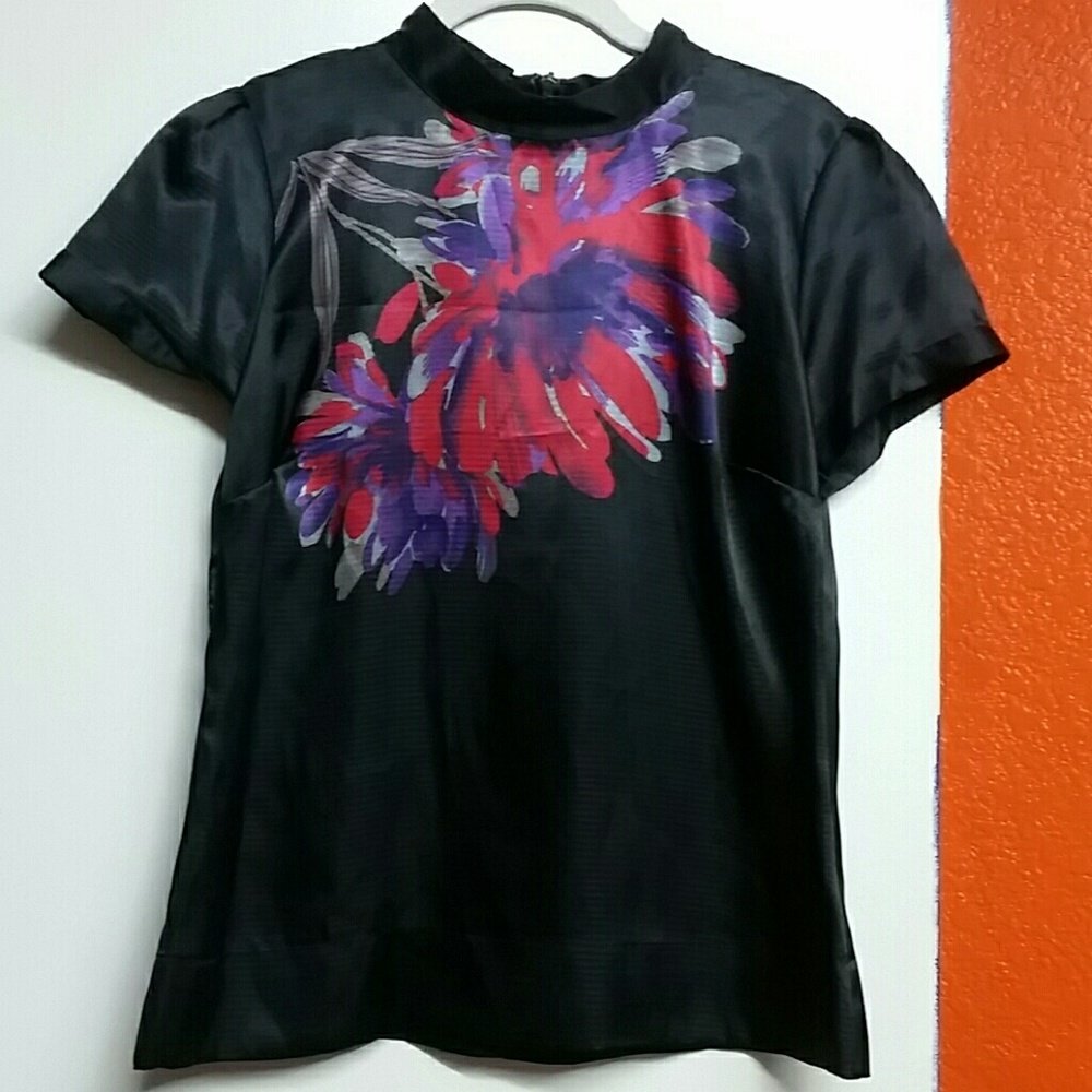 Apostrophe high collared silky blouse sz small